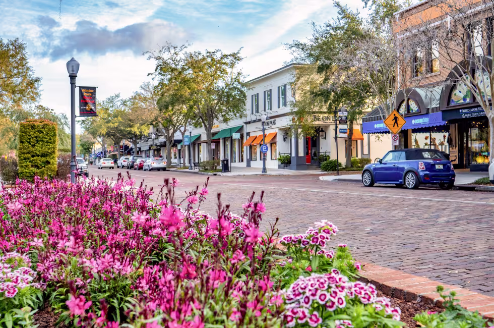 Winter Park, Florida street scene in afternoon light